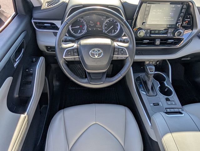 Used 2022 Toyota Highlander XLE image 11