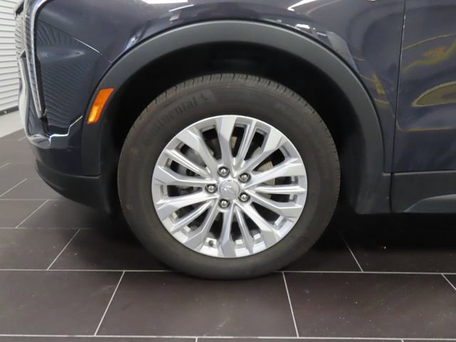 Used 2024 Cadillac XT4 Luxury w/ Cold Weather Package image 13