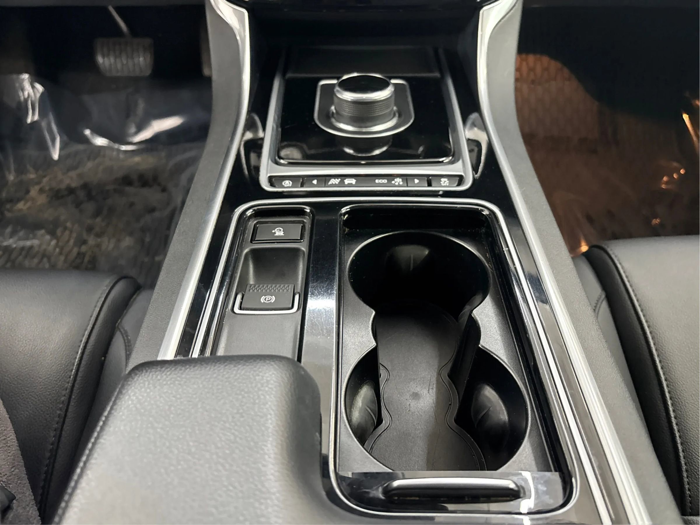 Used 2018 Jaguar XF Premium image 22