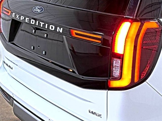 Used 2025 Ford Expedition Max Platinum image 10