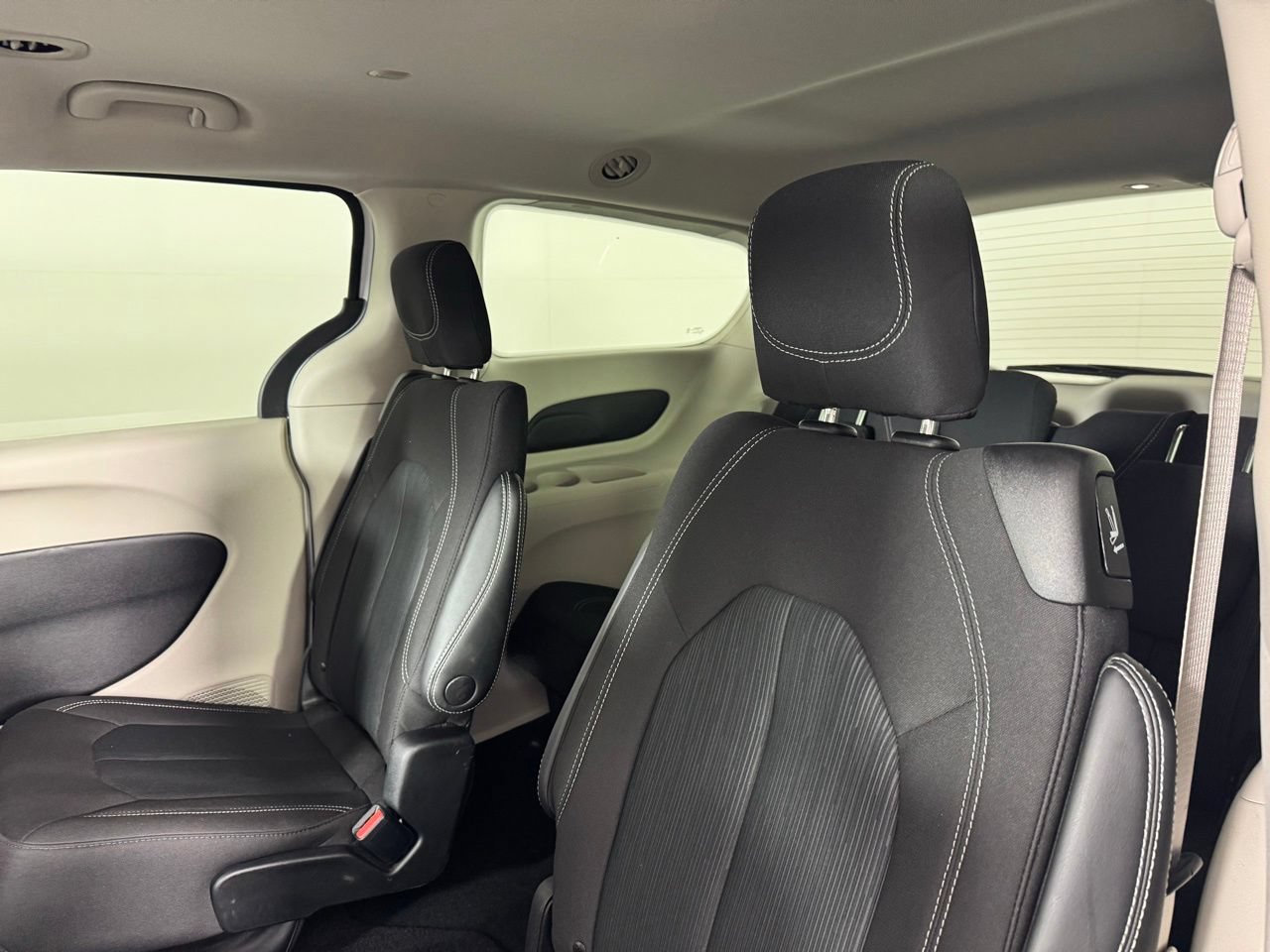 Used 2023 Chrysler Voyager LX FWD image 30