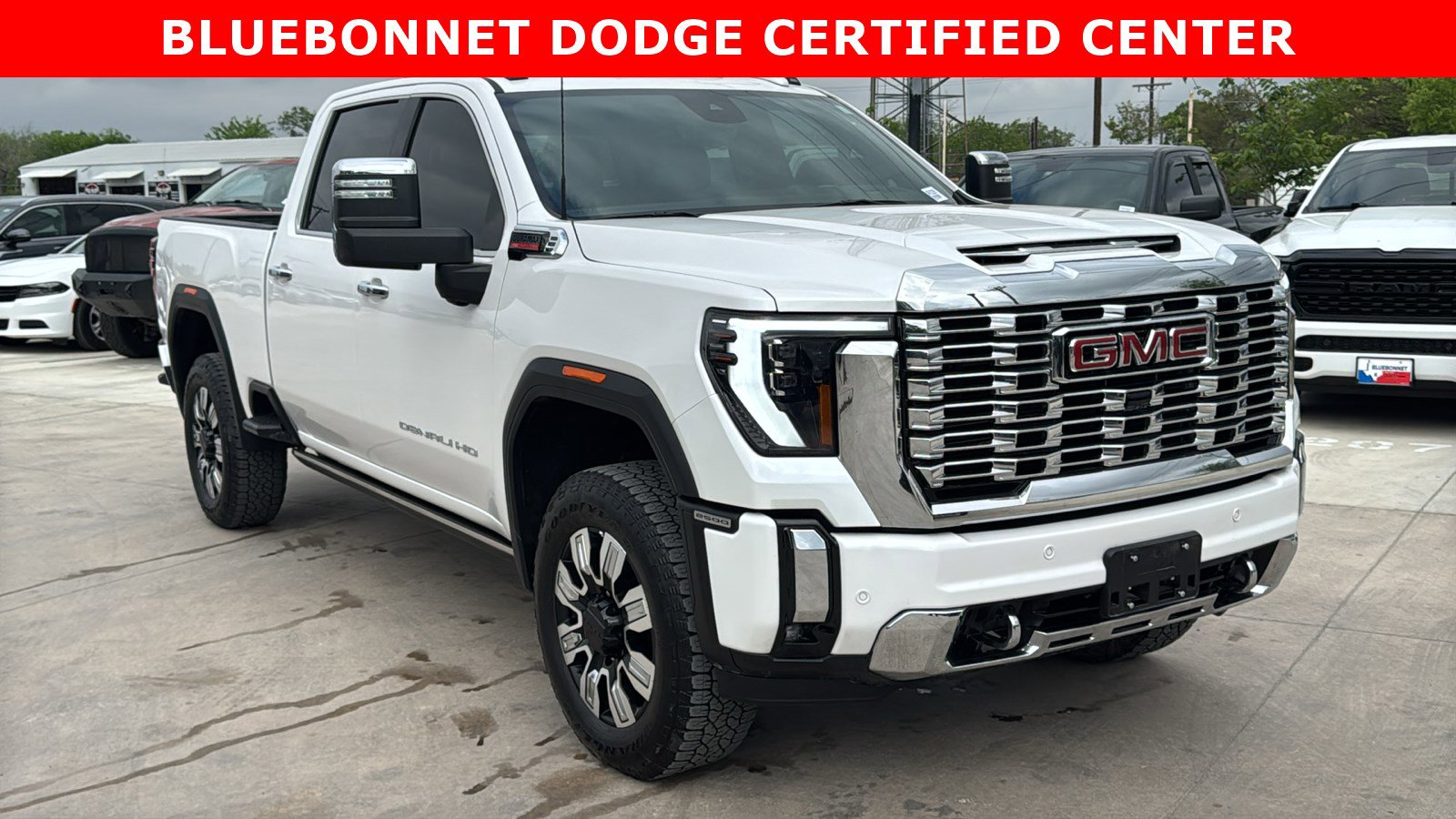 Used 2024 GMC Sierra 2500 Denali w/ Denali Reserve Package AWD/4WD image 3