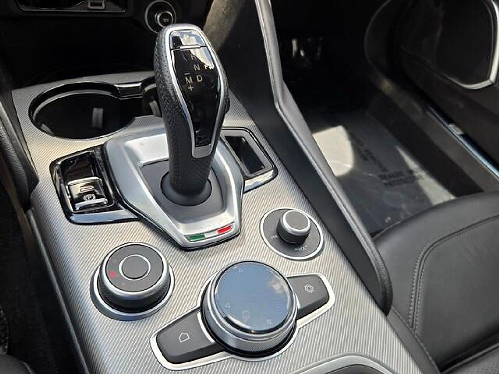 Used 2023 Alfa Romeo Giulia Veloce RWD image 21