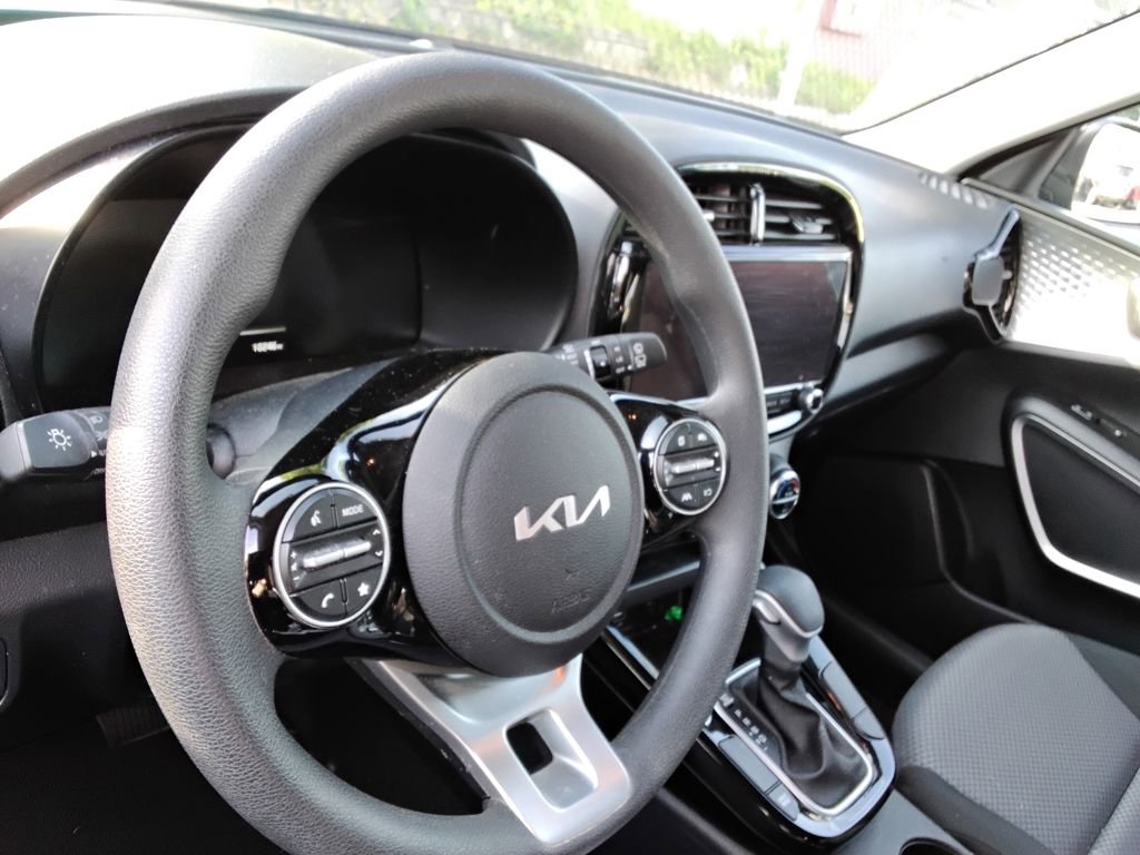 Used 2025 Kia Soul S FWD image 9