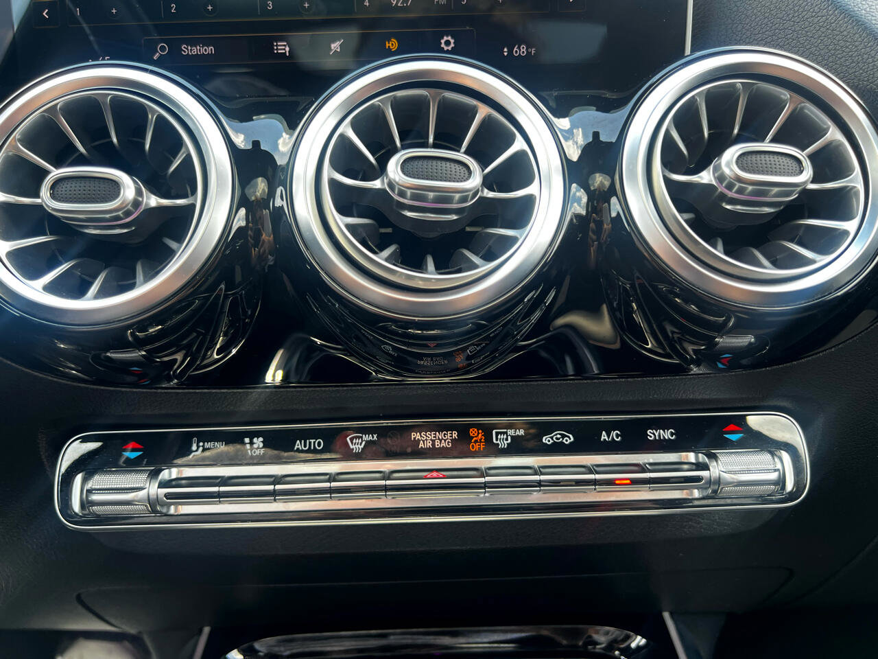 Used 2021 Mercedes-Benz GLA 250 4MATIC image 17