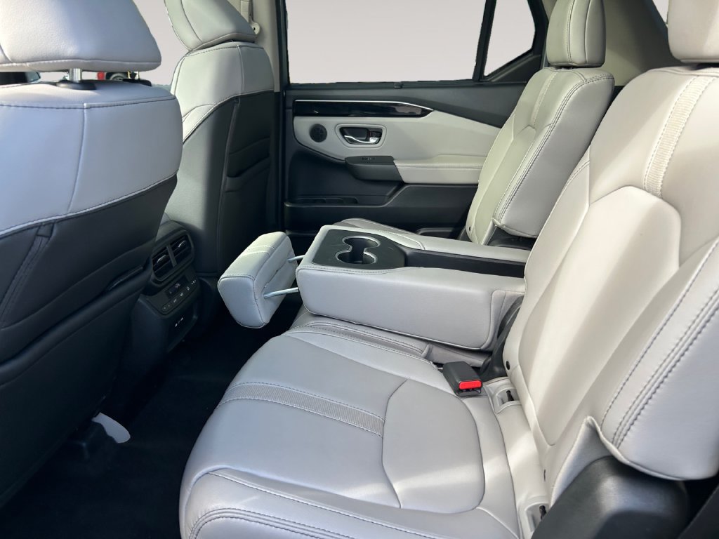 Certified 2025 Honda Pilot Touring image 13