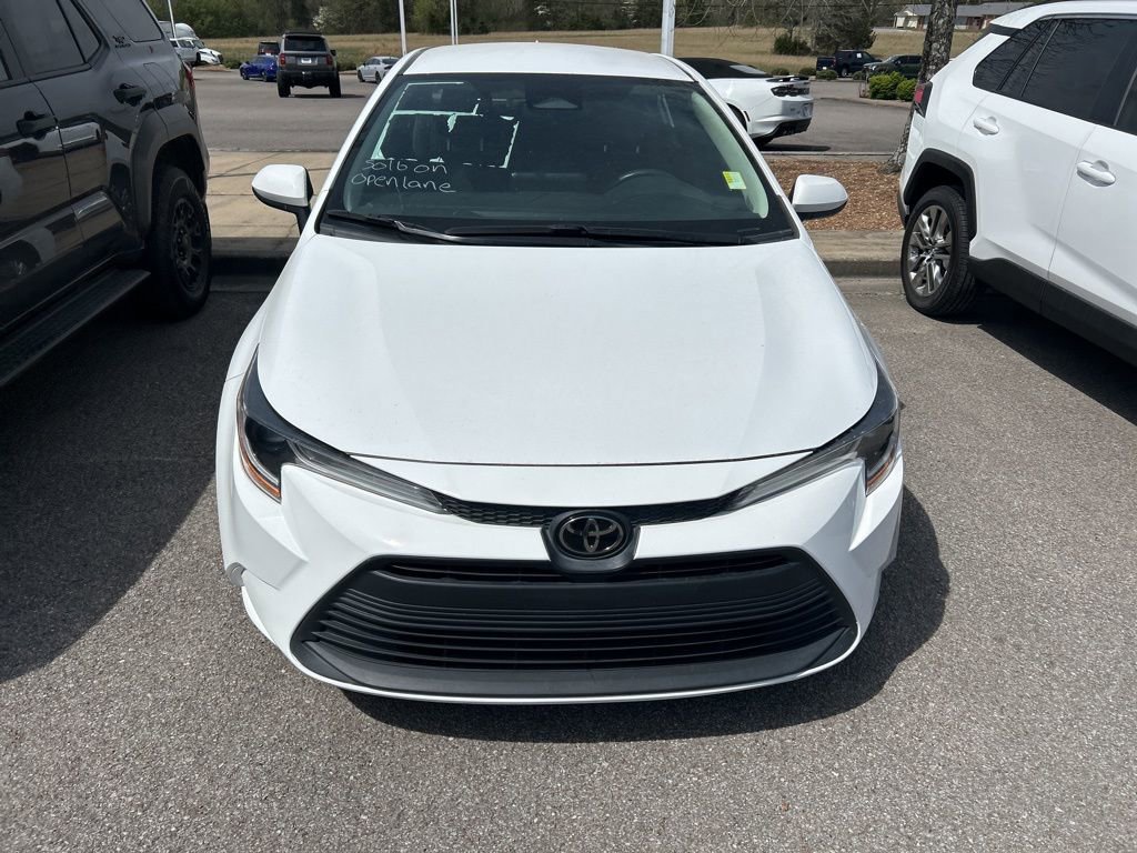 Used 2023 Toyota Corolla LE image 2
