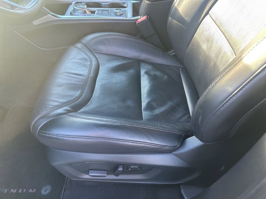 Used 2022 Ford Explorer Platinum w/ Equipment Group 601A image 18