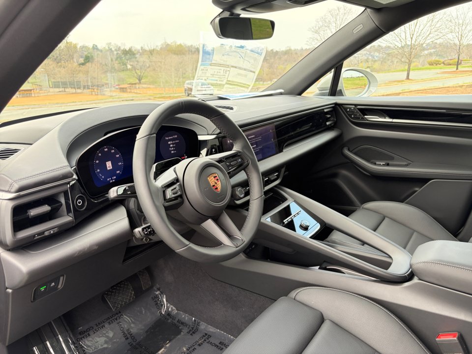New 2026 Porsche Macan Electric RWD image 4
