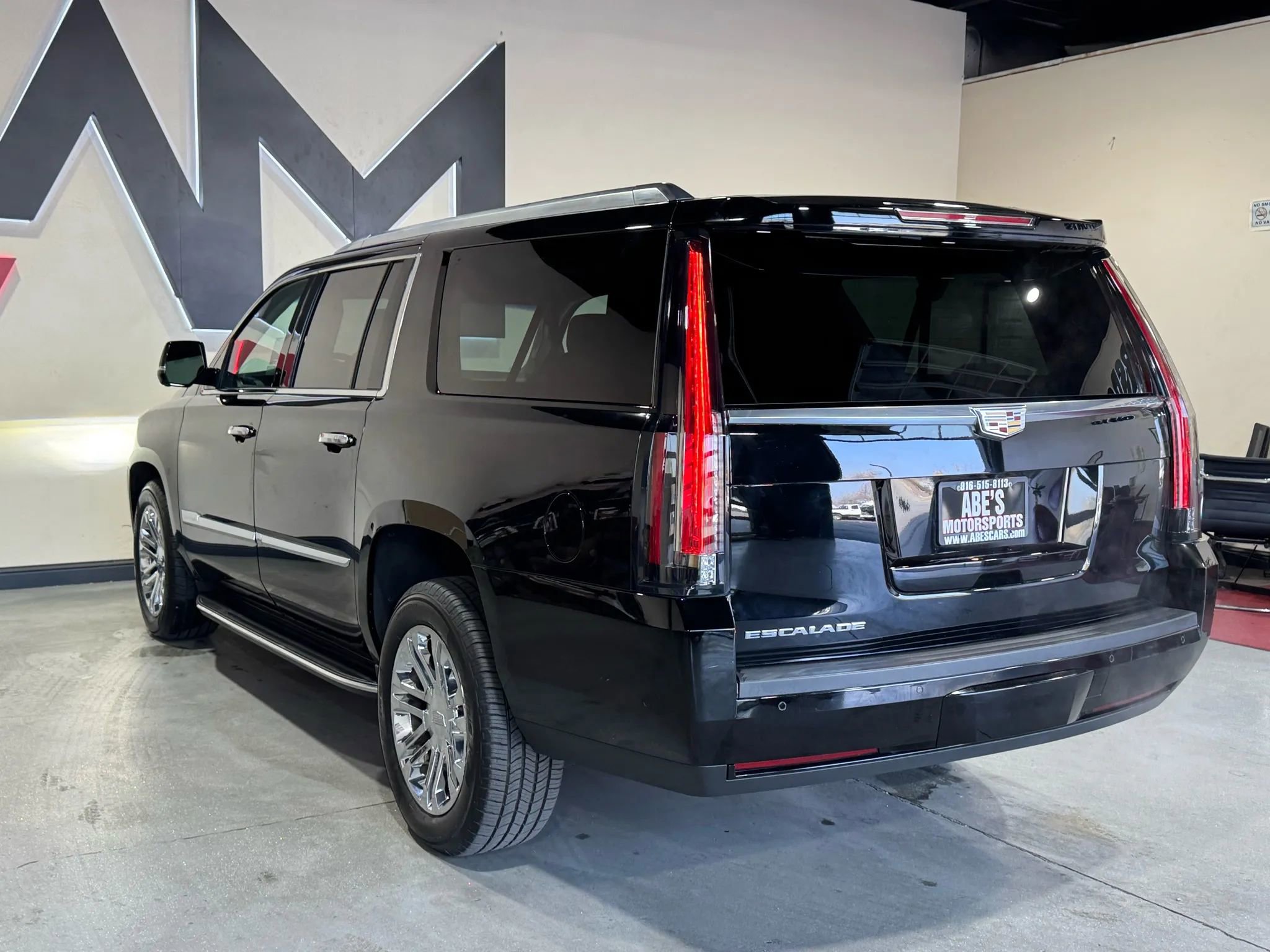 Used 2020 Cadillac Escalade ESV 2WD image 7
