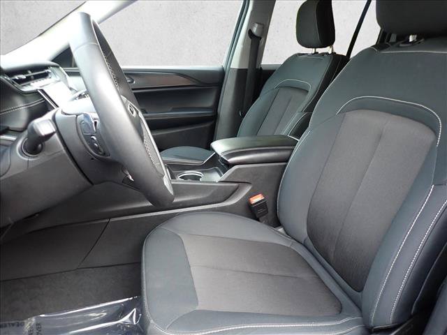 Used 2024 Jeep Grand Cherokee Laredo AWD/4WD image 11