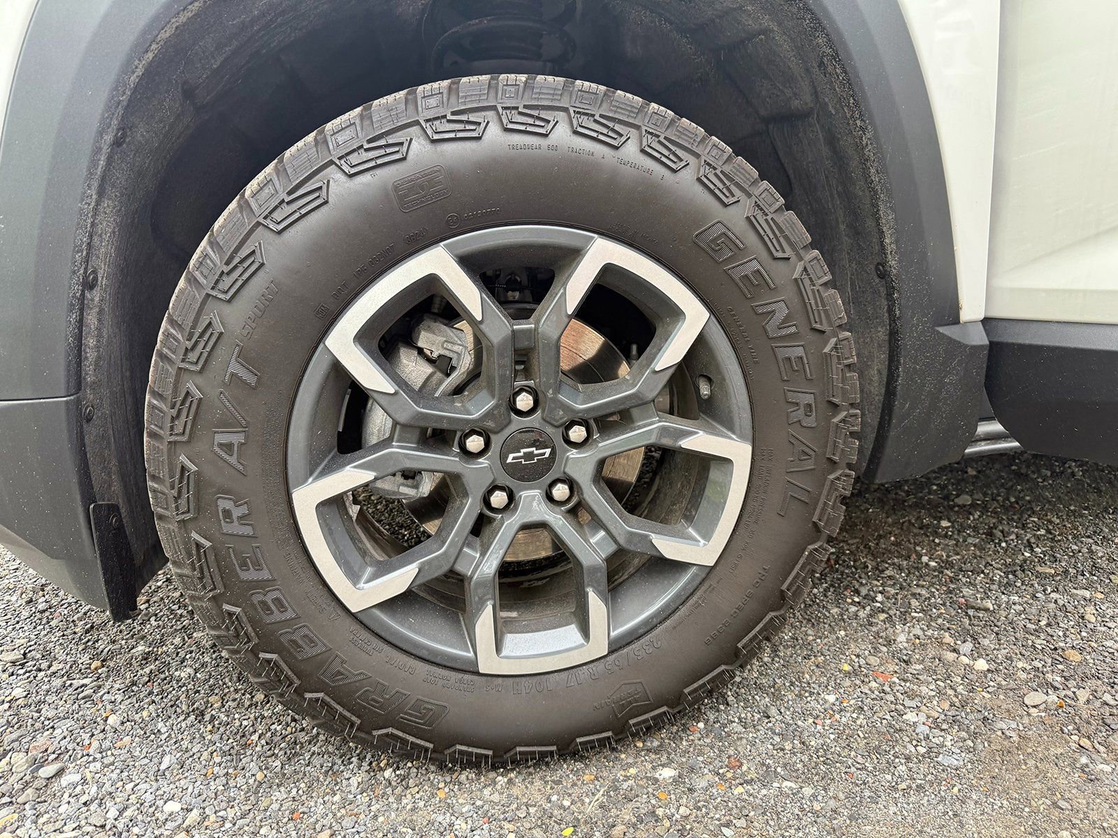 New 2025 Chevrolet Equinox ACTIV w/ Safety and Technology Package image 29