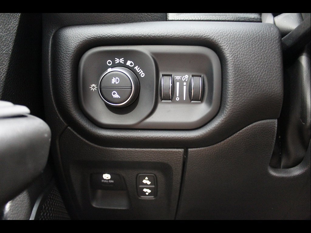 Used 2025 RAM 1500 Big Horn AWD/4WD image 28