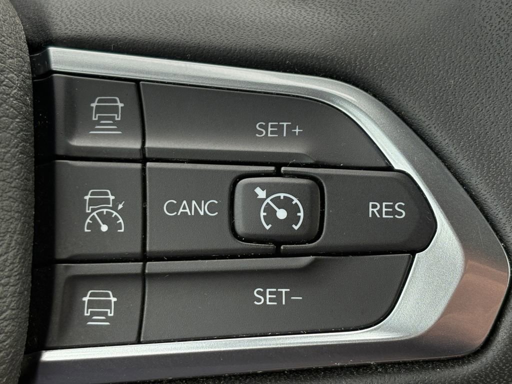 Used 2024 Jeep Compass Limited image 18