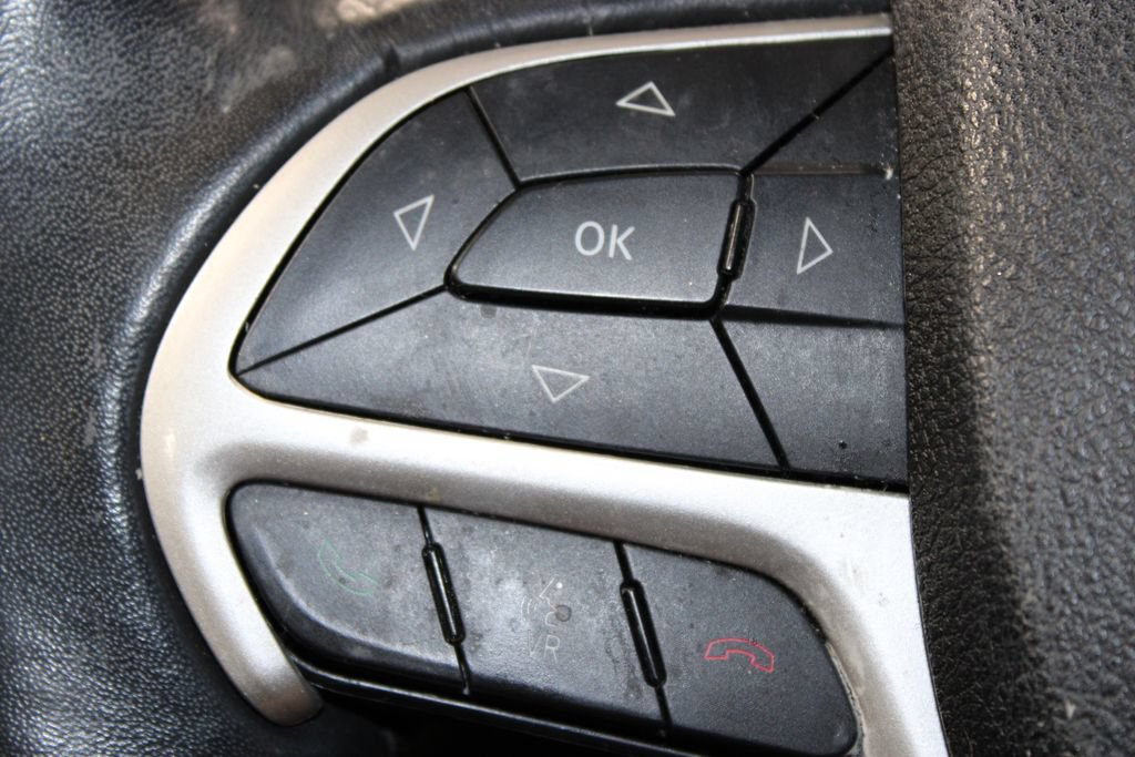 Used 2016 Jeep Cherokee Limited AWD/4WD image 24
