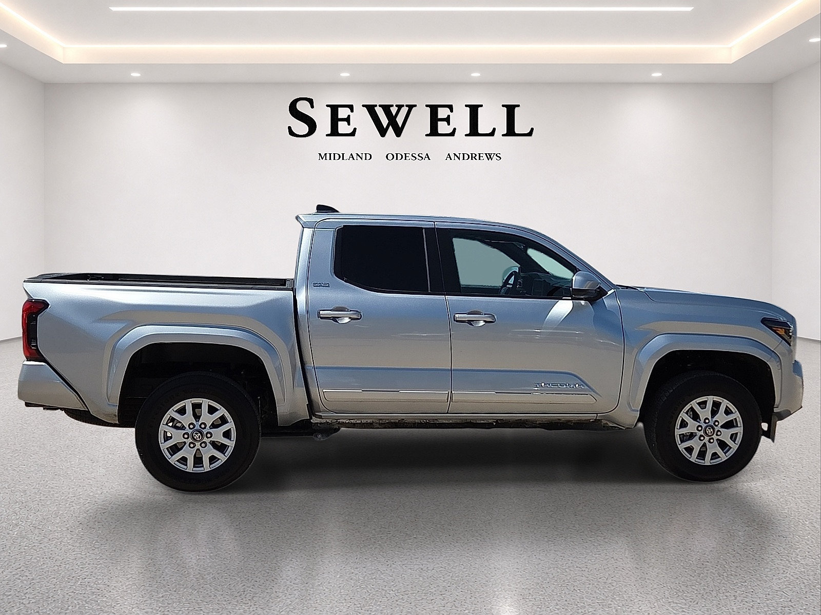 Used 2024 Toyota Tacoma SR5 w/ SR5 Upgrade Package AWD/4WD image 5