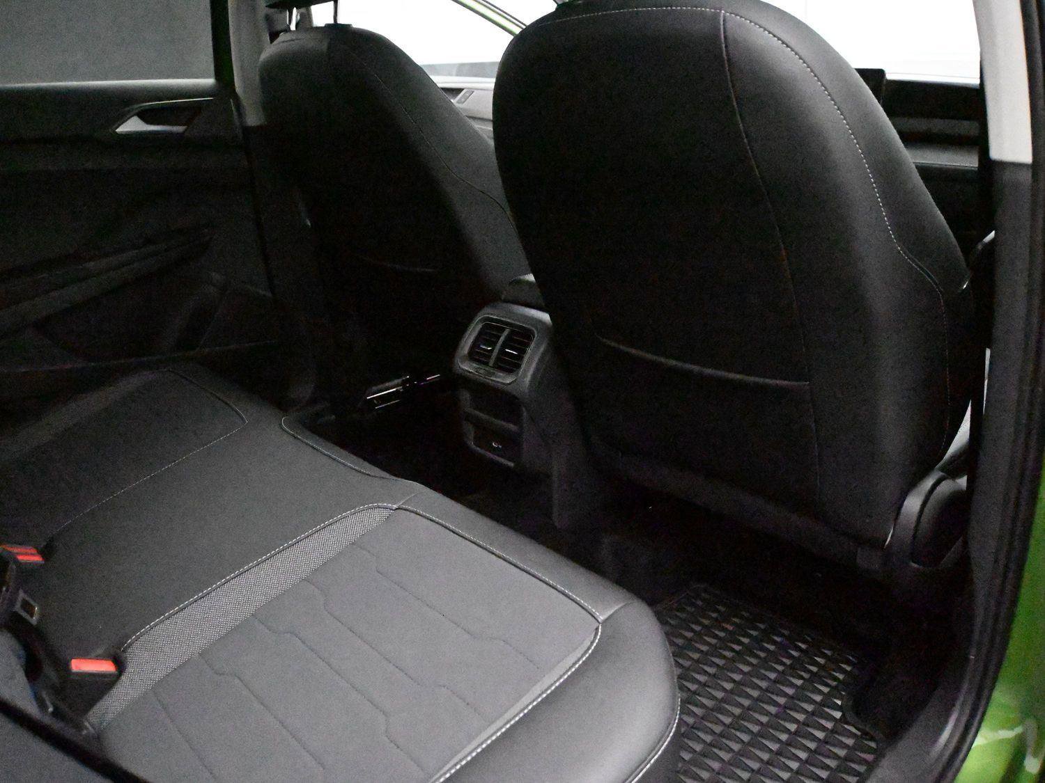 Certified 2025 Volkswagen Taos SE AWD/4WD image 20