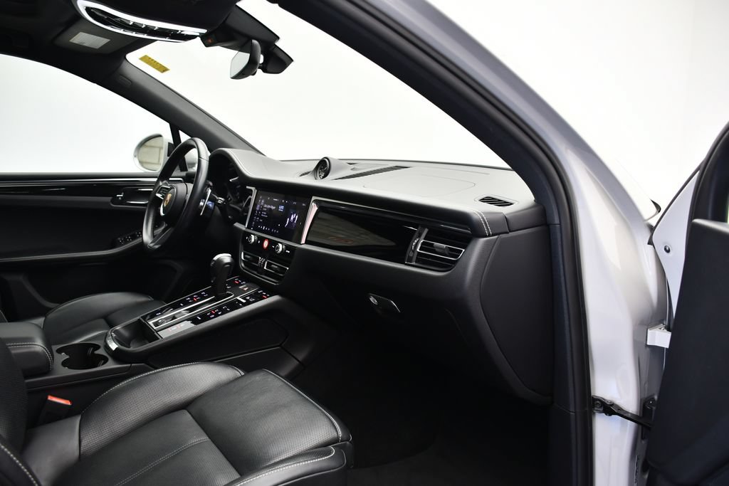 Certified 2024 Porsche Macan AWD/4WD image 44
