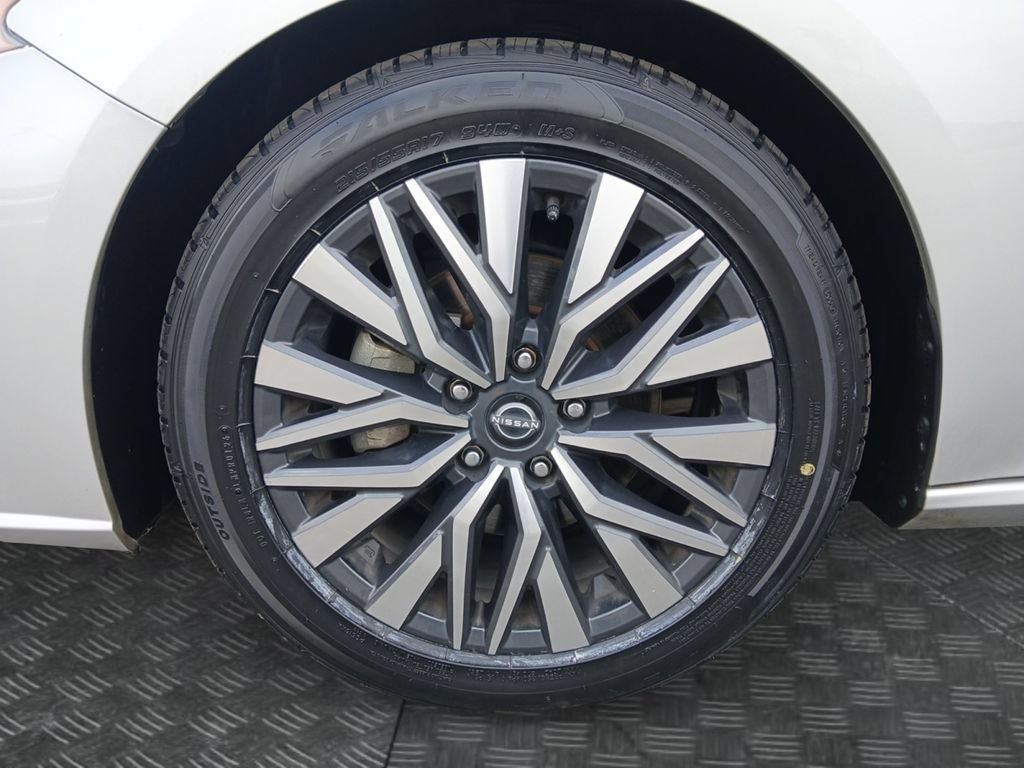 Used 2024 Nissan Altima 2.5 SV FWD image 23