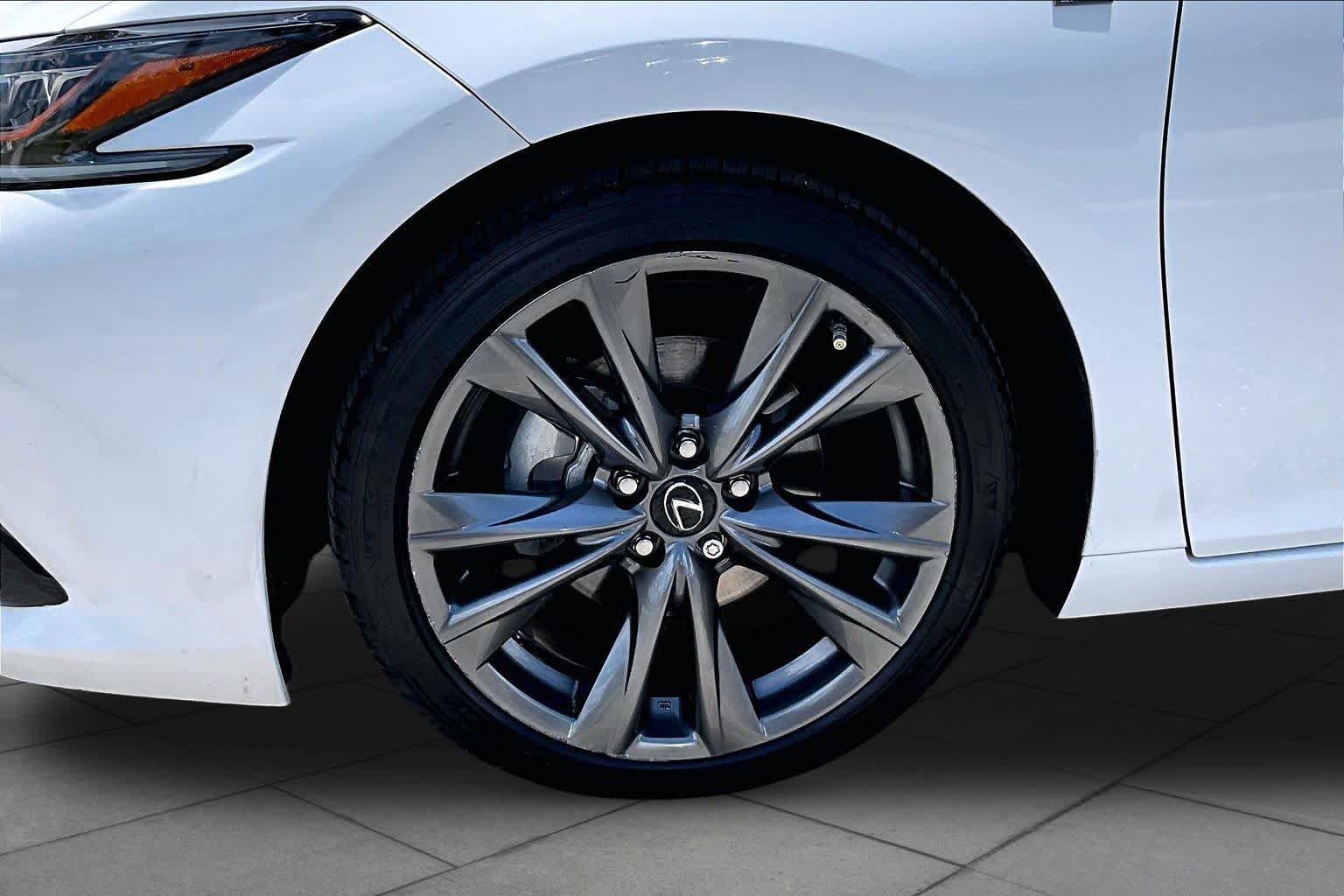 Used 2019 Lexus ES 350 F Sport w/ Accessory Package 2 FWD image 11