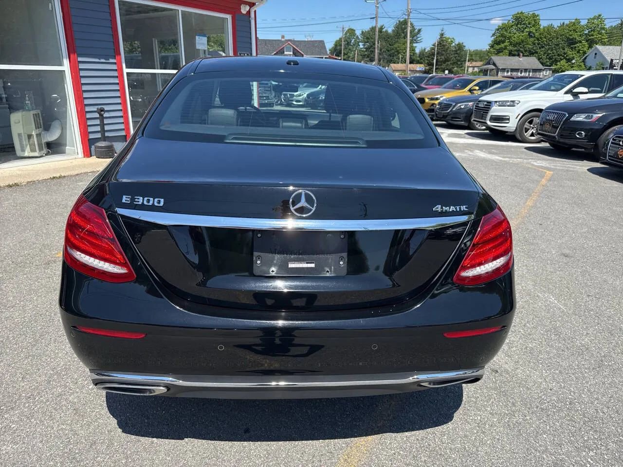 Used 2017 Mercedes-Benz E 300 4MATIC image 7