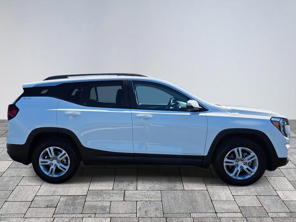Used 2023 GMC Terrain SLE w/ Driver Convenience Package image 8