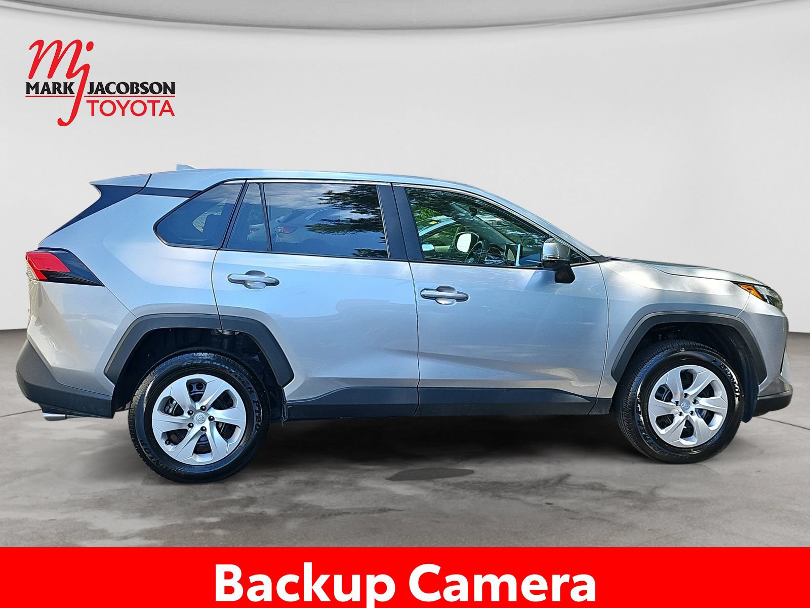 Used 2025 Toyota RAV4 LE FWD image 7
