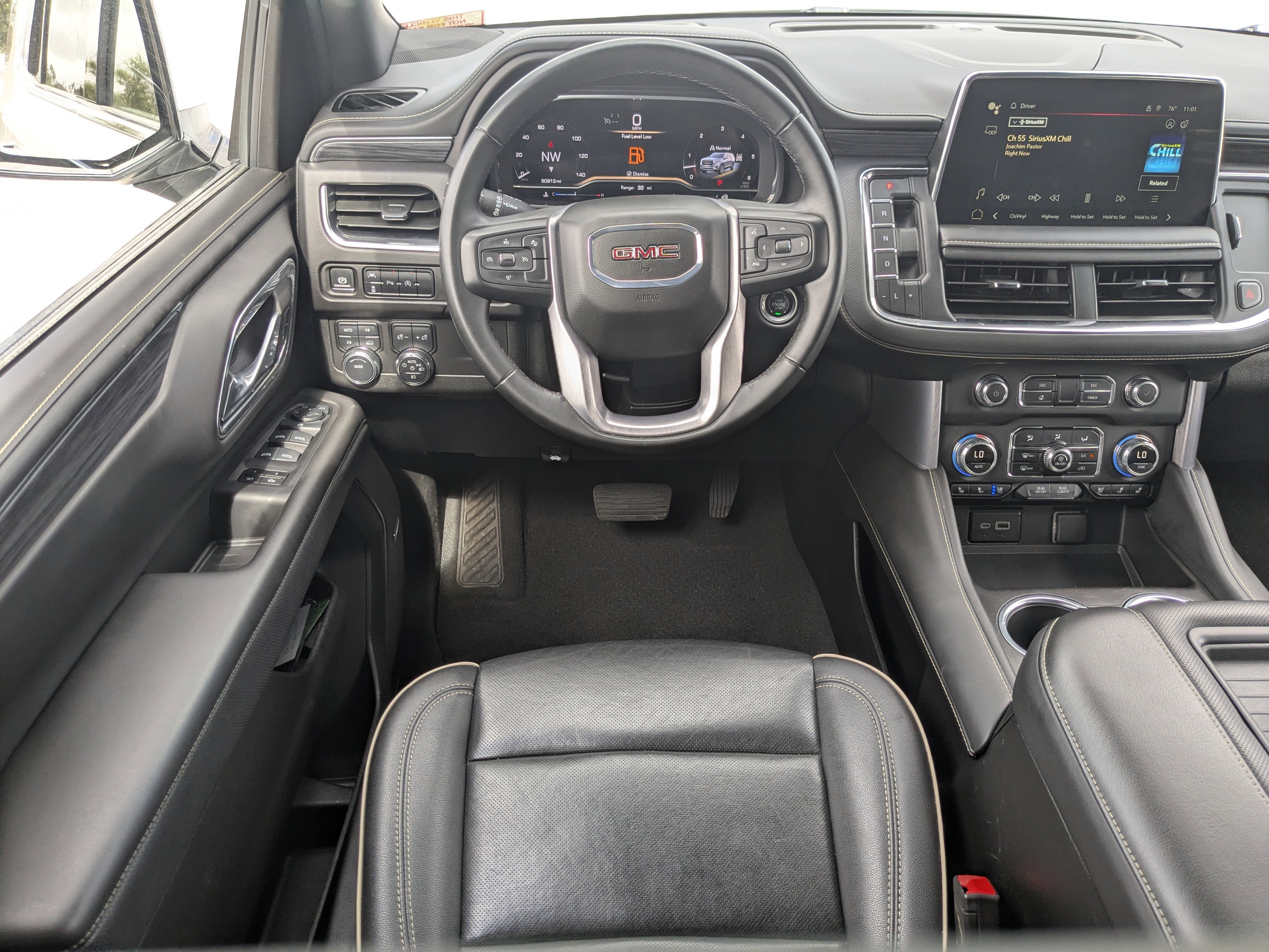 Used 2024 GMC Yukon SLT image 23