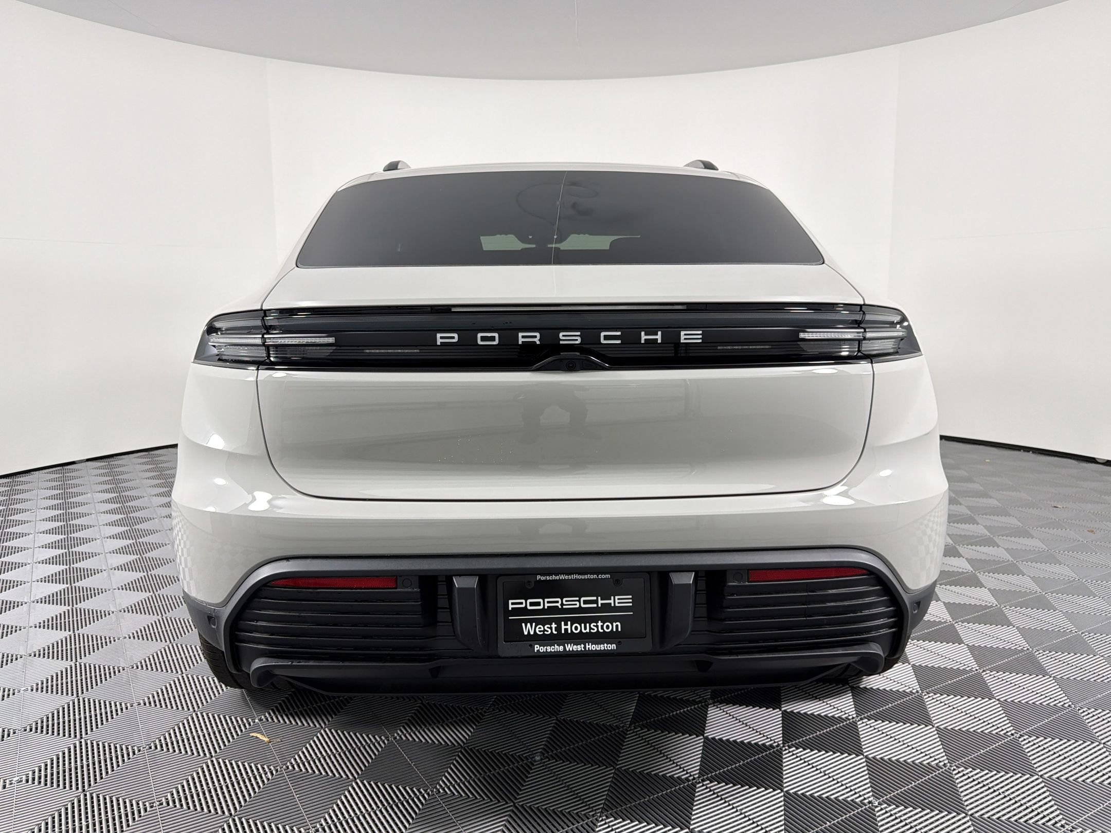 New 2026 Porsche Macan Electric RWD image 8