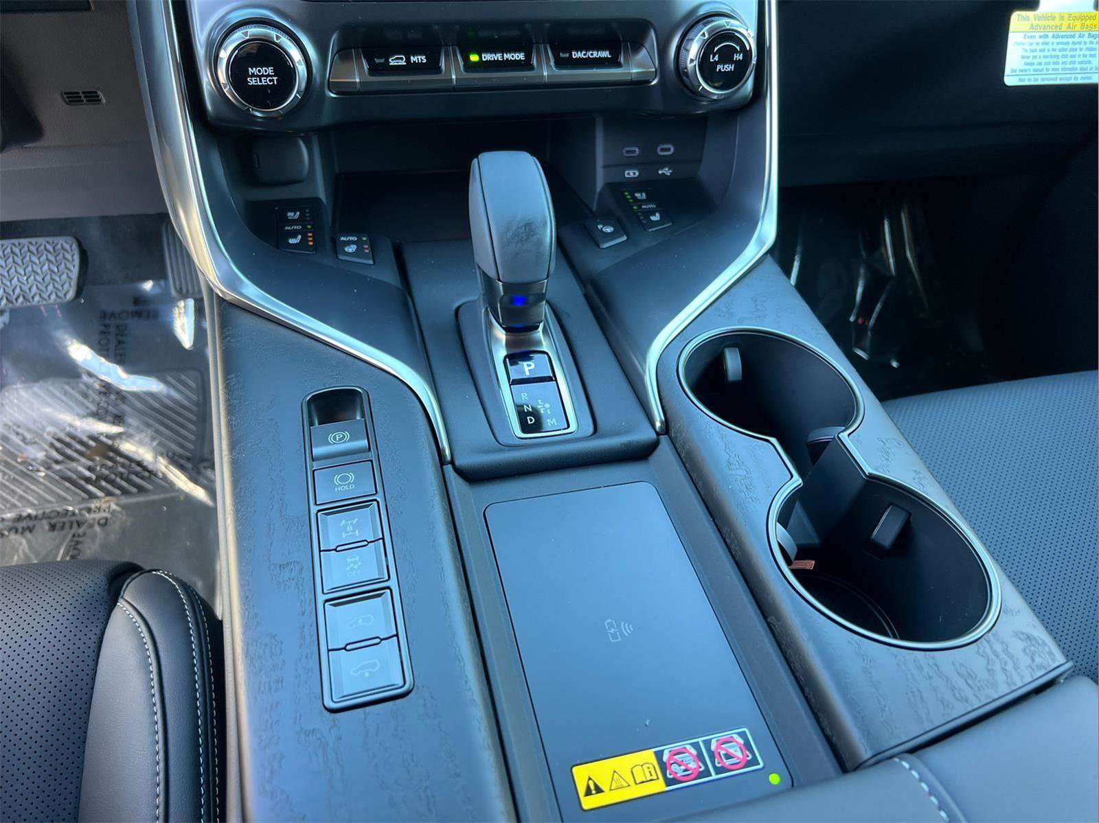 New 2026 Lexus LX 700h Luxury image 25