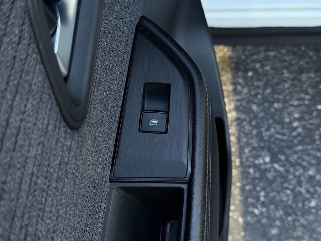 Used 2023 Nissan Rogue SV image 17