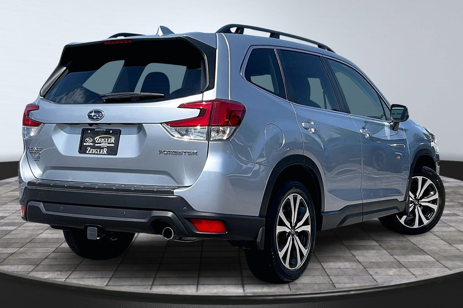 Used 2023 Subaru Forester Limited AWD/4WD image 2