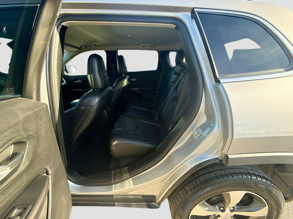 Used 2019 Jeep Cherokee Limited image 23