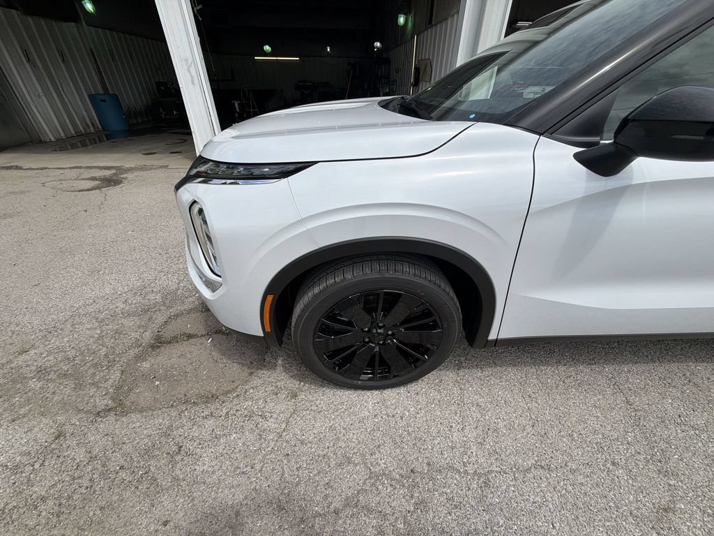 New 2026 Mitsubishi Outlander LE FWD image 10
