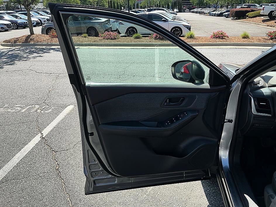 Used 2021 Nissan Rogue S FWD image 11