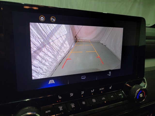 Used 2023 Chevrolet Colorado LT w/ LT Convenience Package III image 9