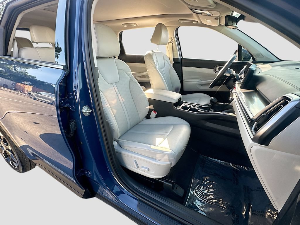 Certified 2025 Kia Sorento EX w/ Panoramic Sunroof Package FWD image 29