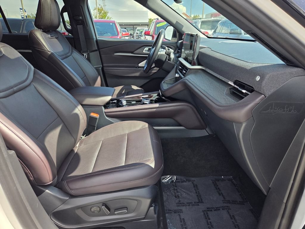 Used 2025 Ford Explorer Platinum RWD image 17