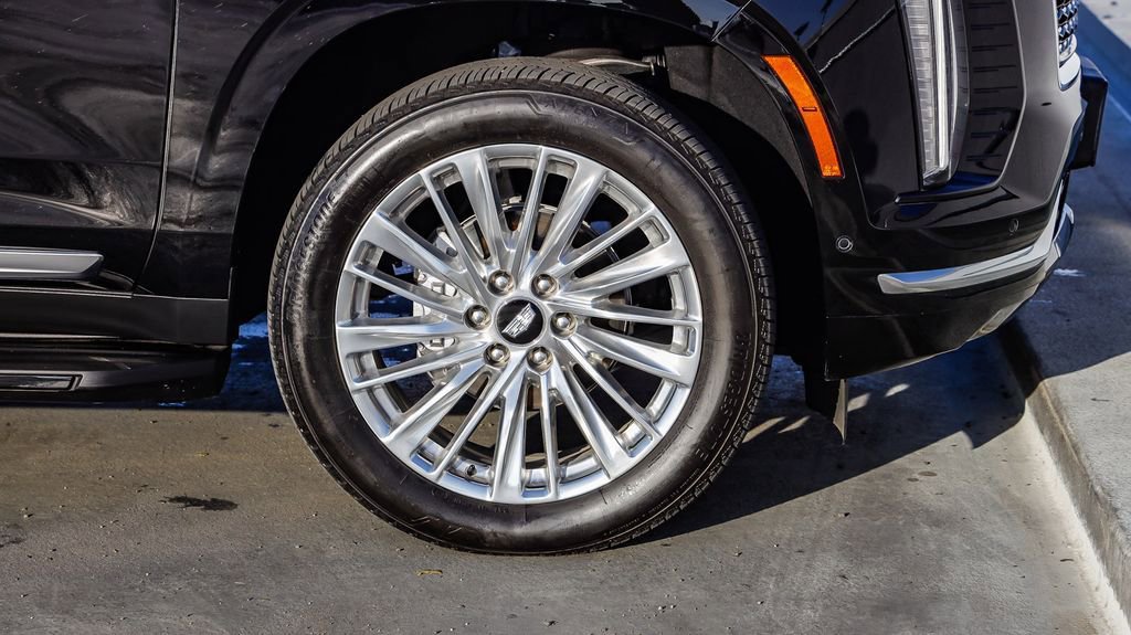 Used 2025 Cadillac Escalade Premium Luxury image 11