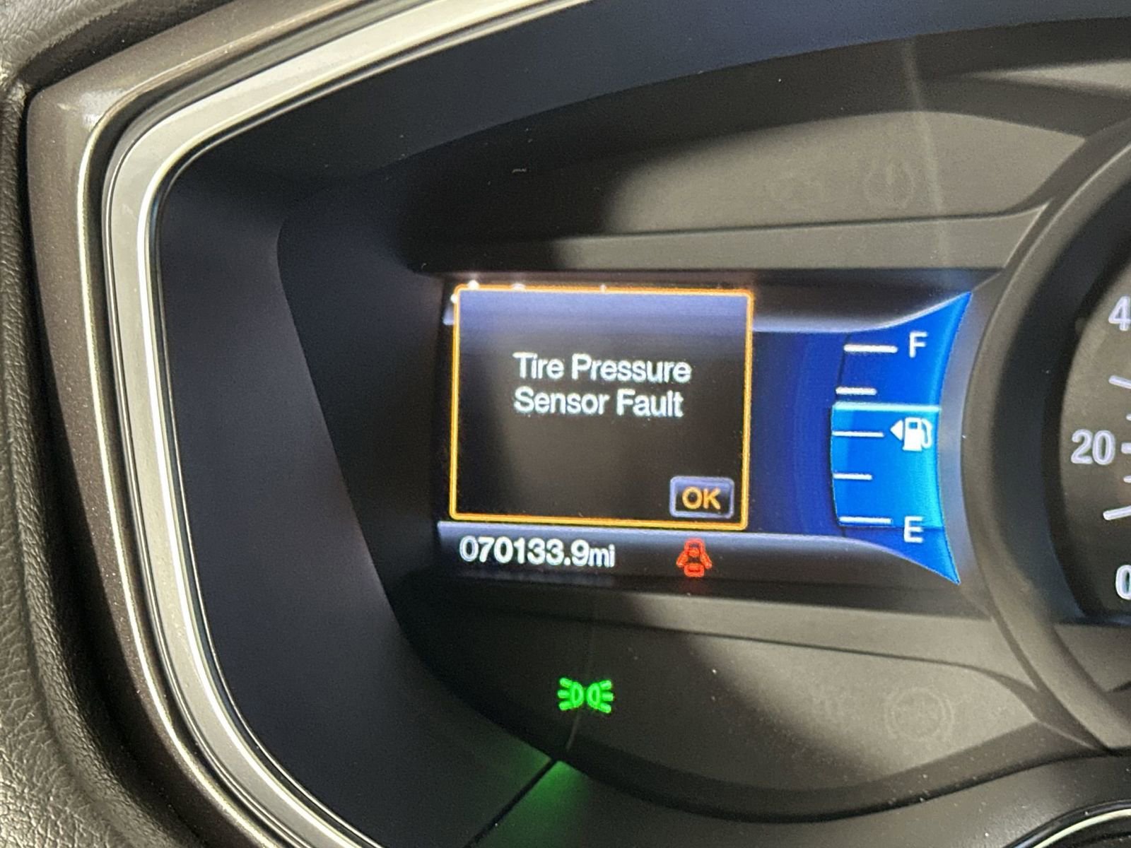 Used 2017 Ford Fusion SE w/ Fusion SE Technology Package image 15