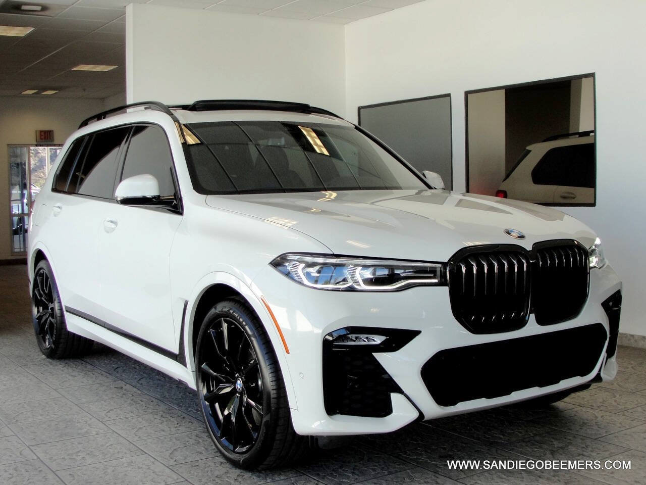 Used 2022 BMW X7 xDrive40i w/ M Sport Package AWD/4WD image 23