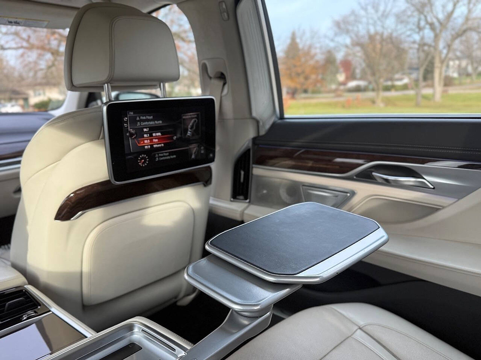 Used 2016 BMW 750i xDrive image 24