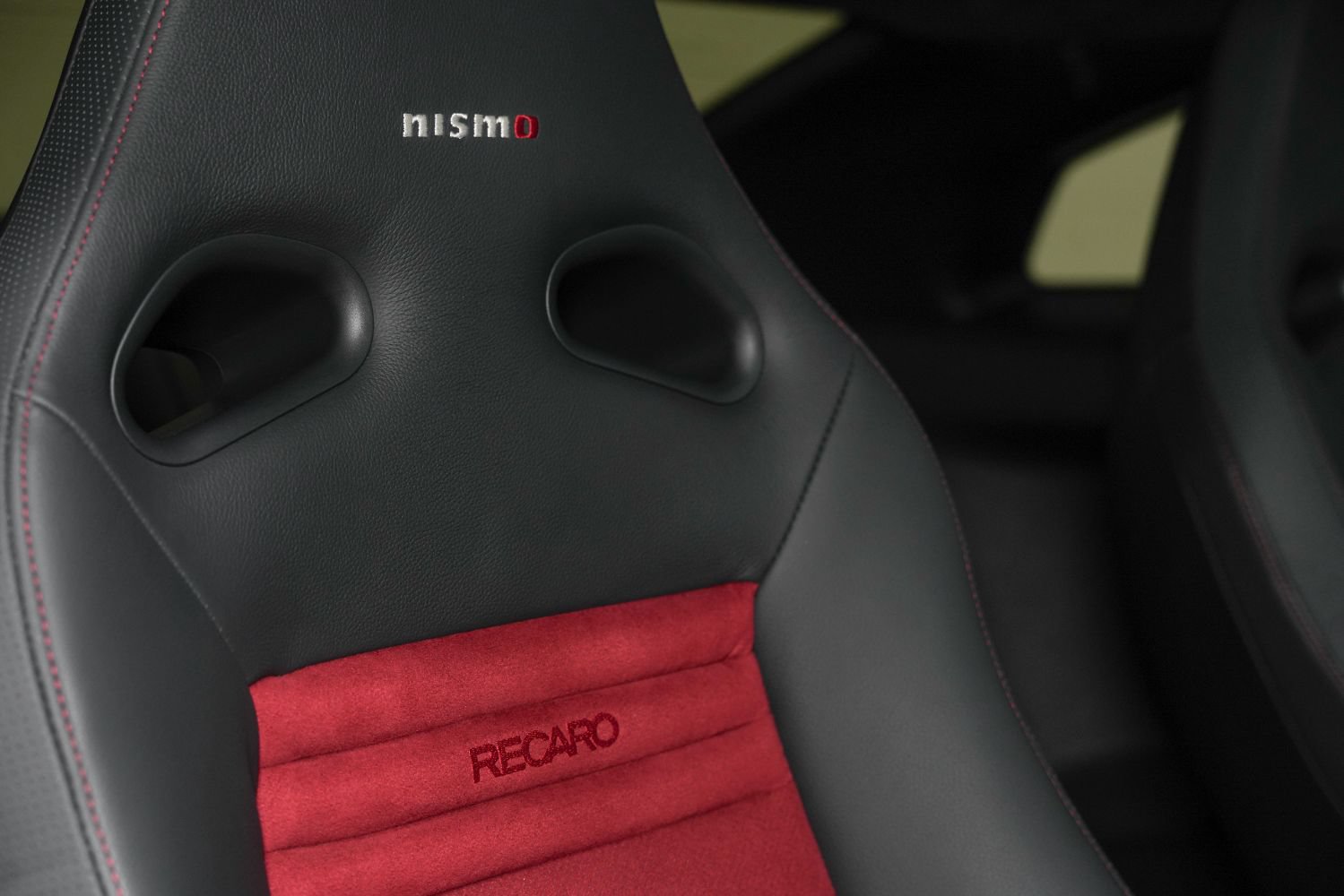 Used 2018 Nissan GT-R NISMO AWD/4WD image 29