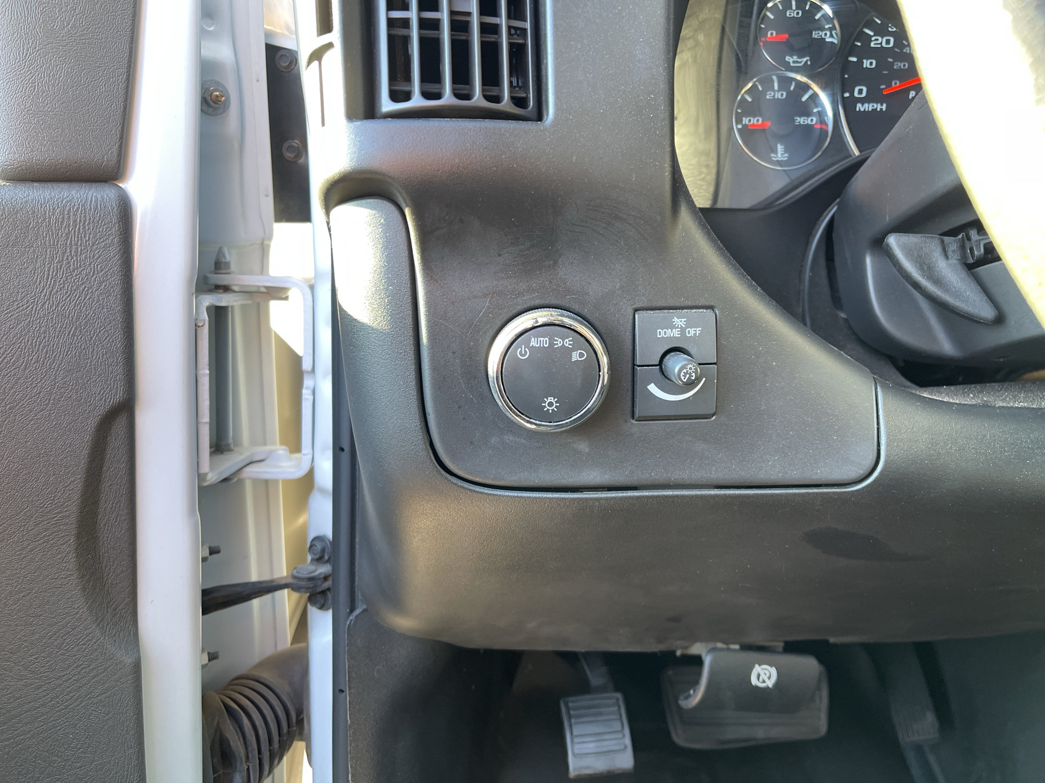 Used 2024 Chevrolet Express 2500 w/ Driver Convenience Package RWD image 19