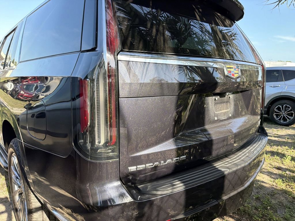 Used 2023 Cadillac Escalade ESV Premium Luxury AWD/4WD image 6