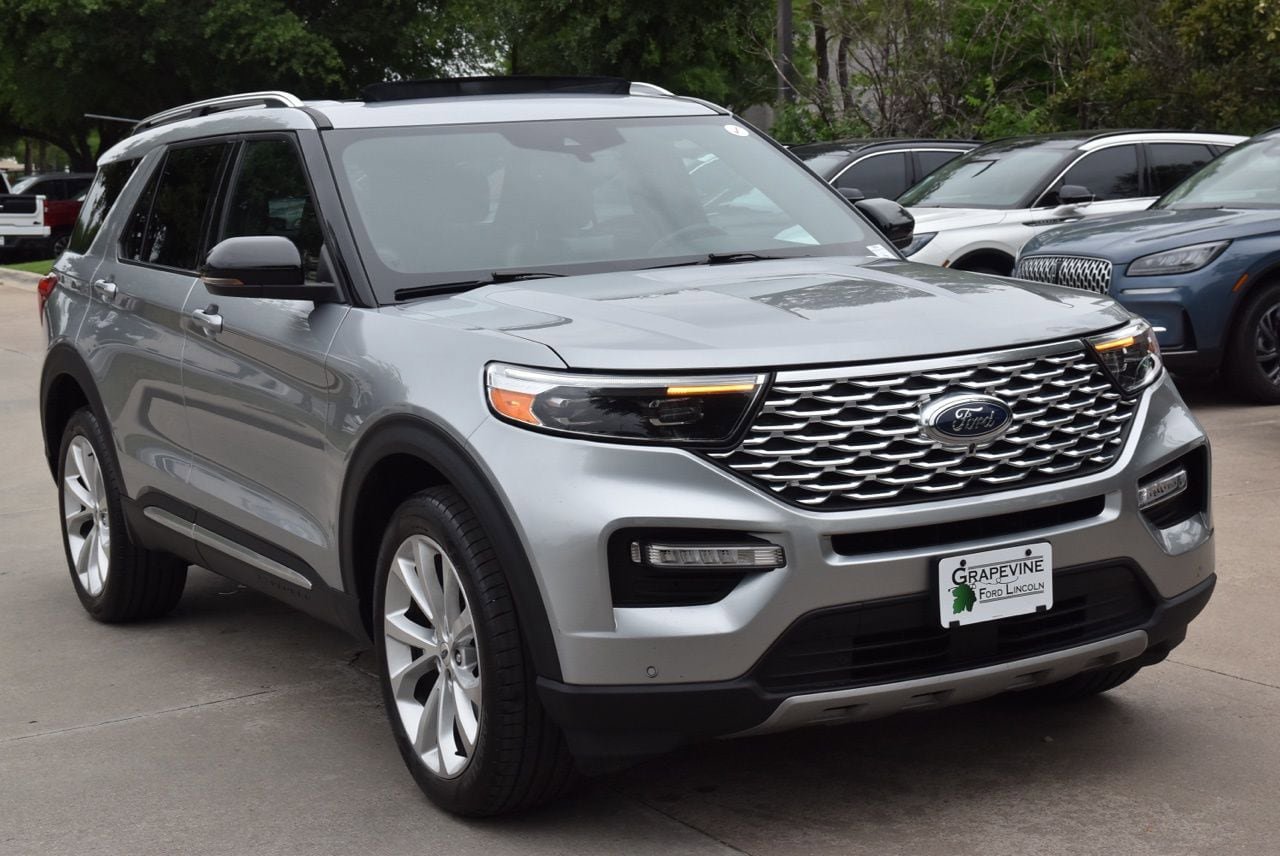 Used 2023 Ford Explorer Platinum w/ Technology Package AWD/4WD image 4
