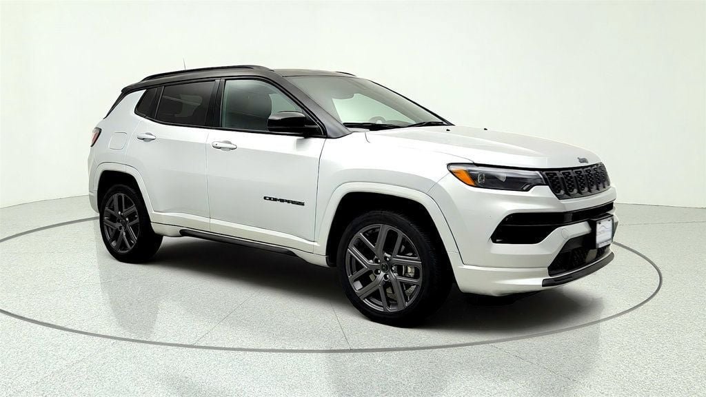 Used 2025 Jeep Compass Limited w/ High Altitude Package AWD/4WD image 3