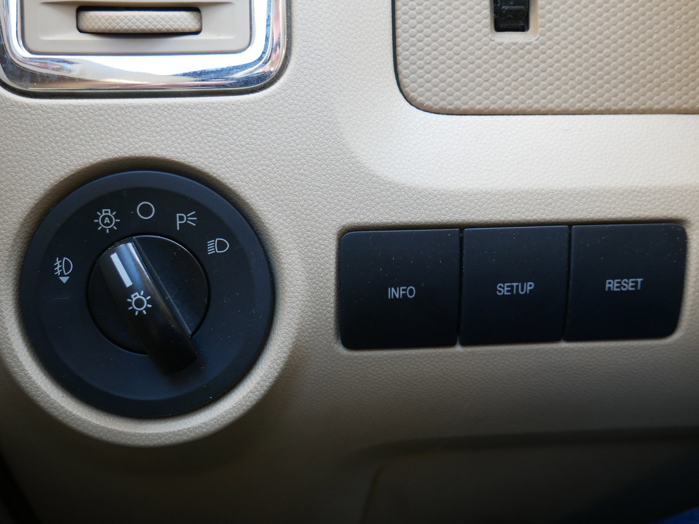 Used 2012 Ford Escape Limited AWD/4WD image 17