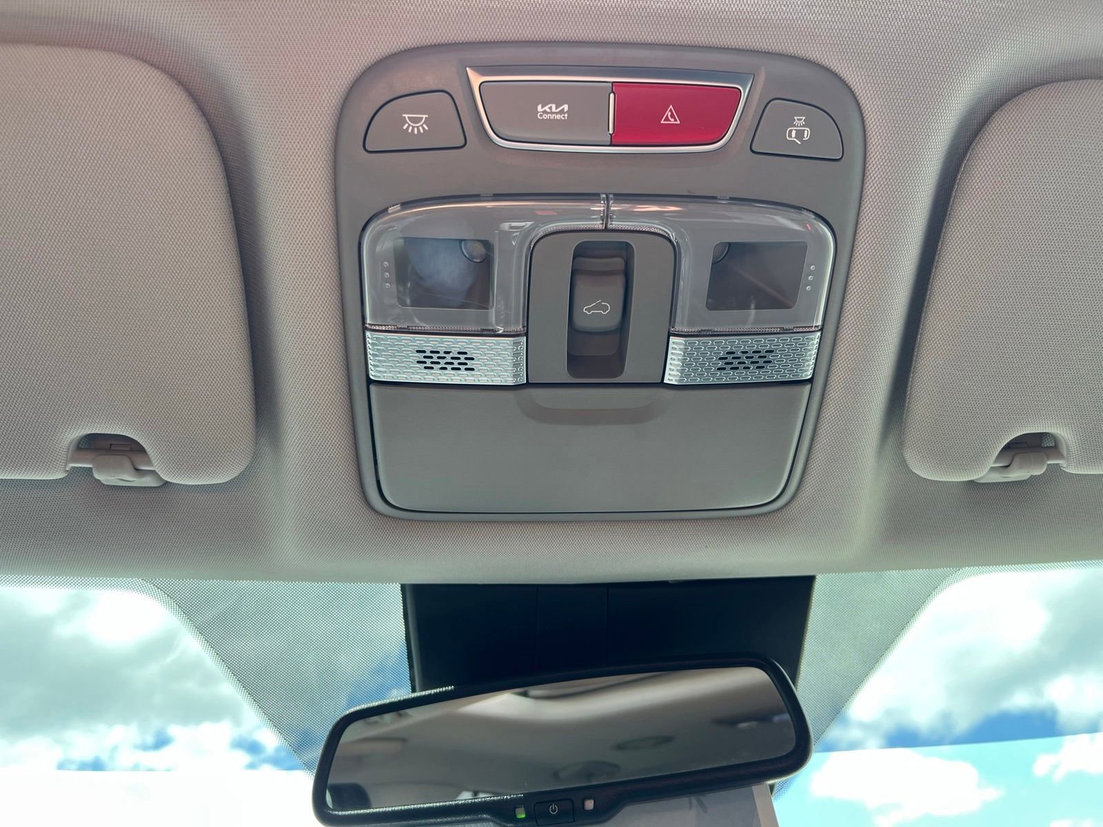Used 2025 Kia Telluride EX w/ EX Captain's Chair Package FWD image 40