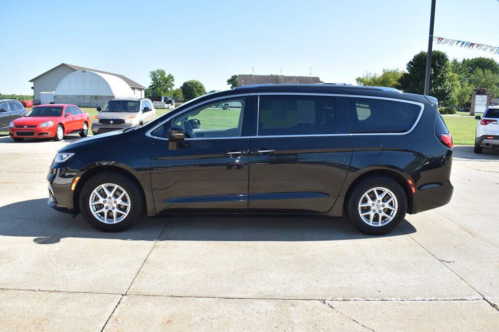 Used 2021 Chrysler Pacifica Touring-L FWD image 5